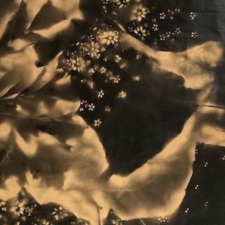 Bombe dorée sur toile noire, 120 x 160 cm